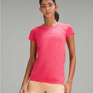 Swiftly Tech Short Sleeve Shirt 2.0: Lip gloss